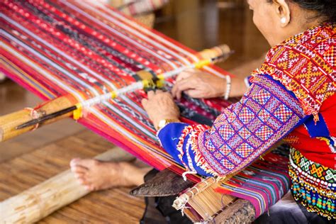 The Yao Tribe Weaver - A Tale of Perseverance Woven With Threads of Tradition and Magic!